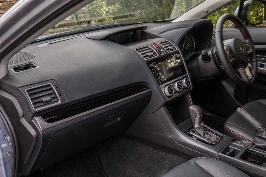 Интерьер Subaru XV 2016 года  (UK) (фото 10 из 29)